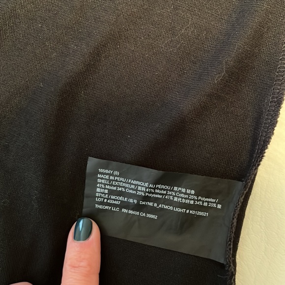 Theory | Dayne B Atmos Light V-neck T-shirt - Picture 3 of 3